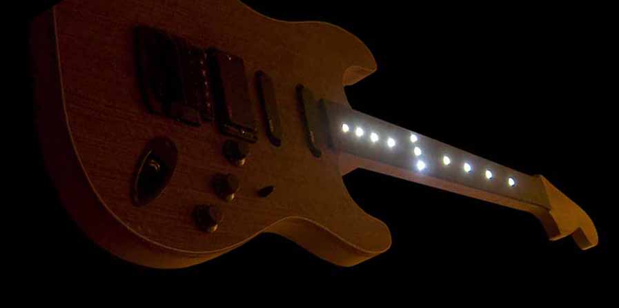 #36 stratocaster met emg en led verlichting aan