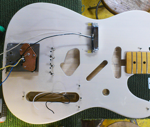 telecaster body met bedrading en hardware los