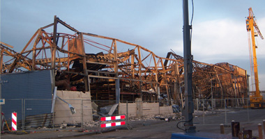 het verwoeste gebouw in de Waarderpolder